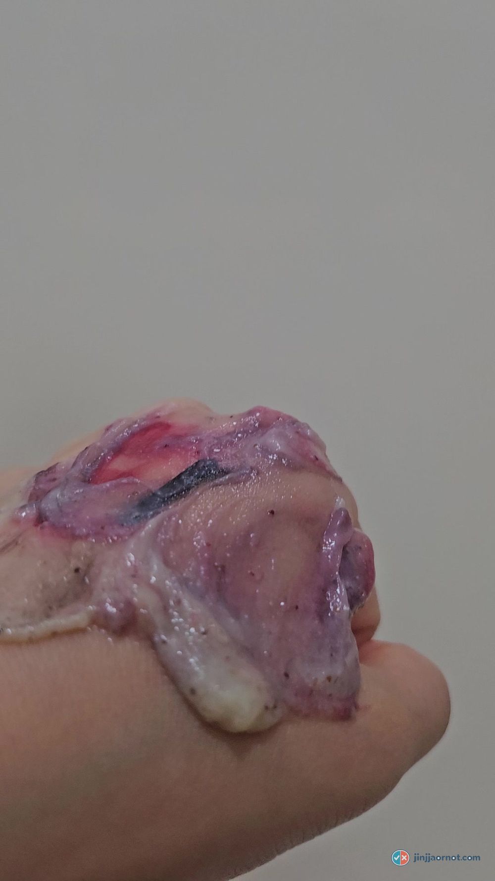 After rubbing the Anua foam, the black eyeliner line is still intact under the emulsified product