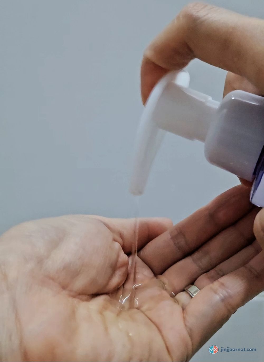 celimax jojoba cleansing oil being poured into a palm