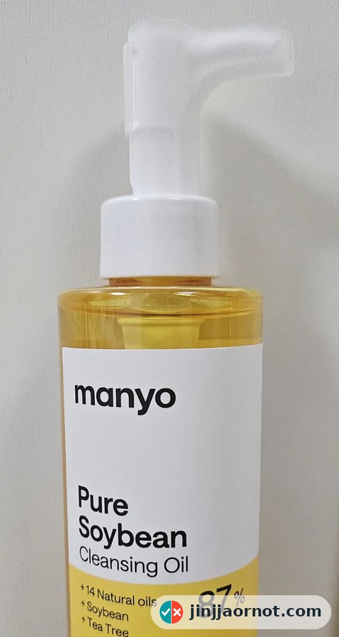 A bottle of ma:nyo Pure Soybean Cleansing Oil, 200ml, with 87% plant oils