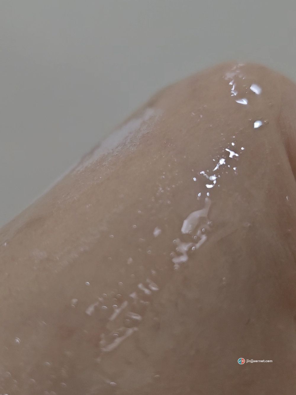 The gel spread thin on skin, fine bubbles beginning to rise through it